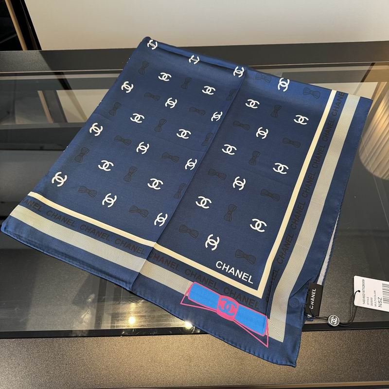 Chanel silk scarf hm05